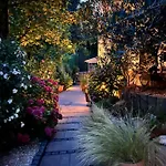 Privat Residence Boardinghouse Meerbusch Terrasse, Parkplatz, Naehe Messe Duesseldorf & Flughafen Meerbusch