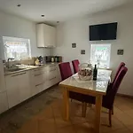 Private Boardinghouse & Terrasse, Parkplatz Nahe Messe Meerbusch