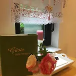 Private Boardinghouse & Terrasse, Parkplatz Nahe Messe Tatil Evi