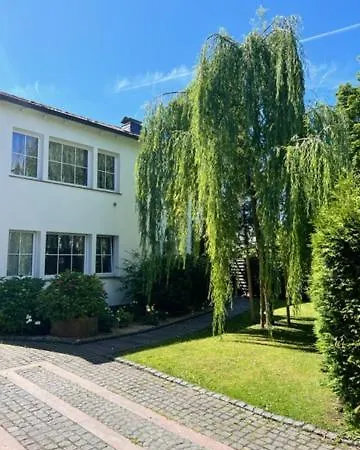 Boardinghouse Meerbusch, Ihr Privater Bungalow, Nahe Messe Duesseldorf 別荘 *