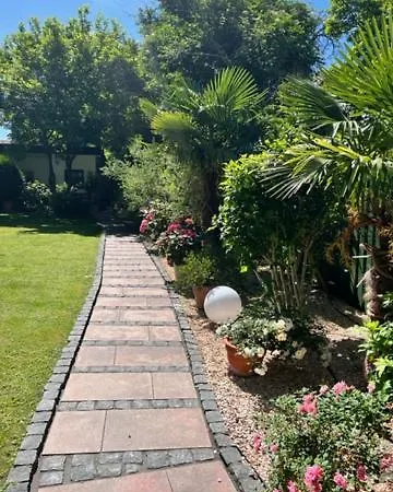 펜션 Privat Boardinghouse Naehe Messe Duesseldorf Flughafen *