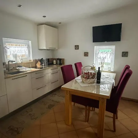 Boardinghouse Meerbusch, Ihr Privater Bungalow, Nahe Messe Duesseldorf メーアブッシュ