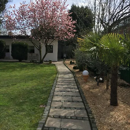 Privat Residence Boardinghouse Meerbusch Terrasse, Parkplatz, Naehe Messe Duesseldorf & Flughafen