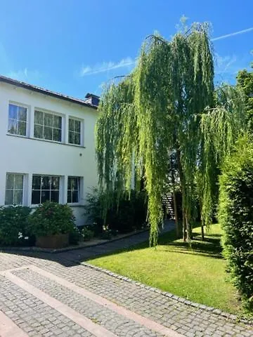 Privat Residence Boardinghouse Meerbusch Terrasse, Parkplatz, Naehe Messe Duesseldorf & Flughafen Feriehus *