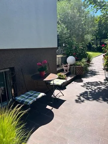 Feriehus Privat Residence Boardinghouse Meerbusch Terrasse, Parkplatz, Naehe Messe Duesseldorf & Flughafen *