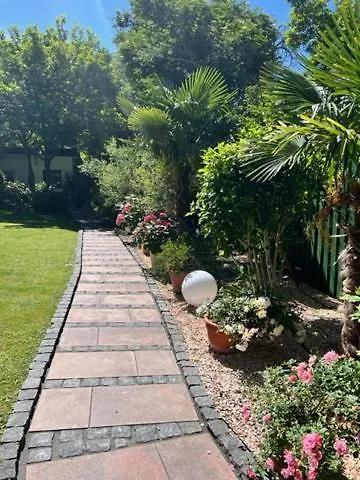 Privat Residence Boardinghouse Meerbusch Terrasse, Parkplatz, Naehe Messe Duesseldorf & Flughafen