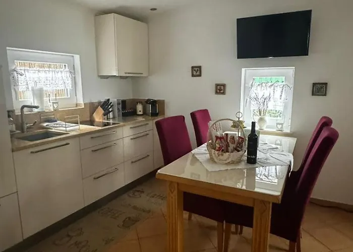 Privat Residence Boardinghouse Meerbusch Terrasse, Parkplatz, Naehe Messe Duesseldorf & Flughafen Meerbusch