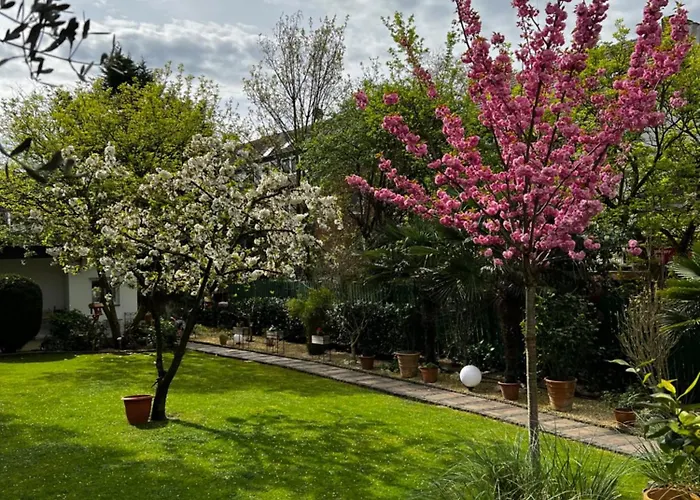 Privat Residence Boardinghouse Meerbusch Terrasse, Parkplatz, Naehe Messe Duesseldorf & Flughafen Feriehus Meerbusch