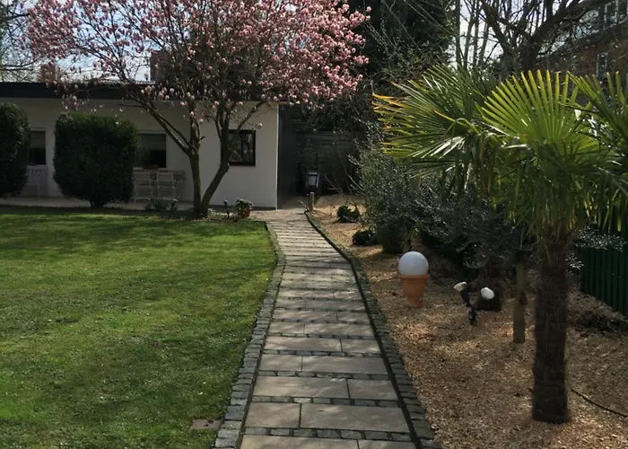 Privat Residence Boardinghouse Meerbusch Terrasse, Parkplatz, Naehe Messe Duesseldorf & Flughafen