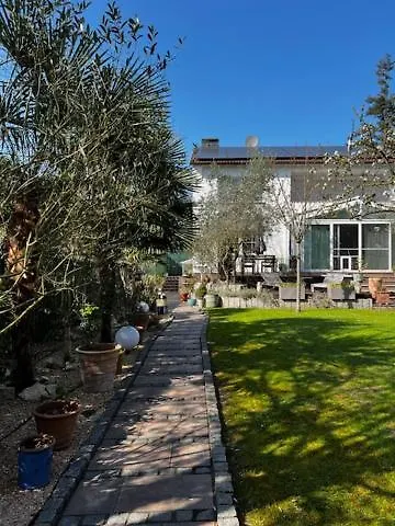 Feriehus Privat Residence Boardinghouse Meerbusch Terrasse, Parkplatz, Naehe Messe Duesseldorf & Flughafen Meerbusch