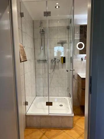 Privat Residence Boardinghouse Meerbusch Terrasse, Parkplatz, Naehe Messe Duesseldorf & Flughafen *