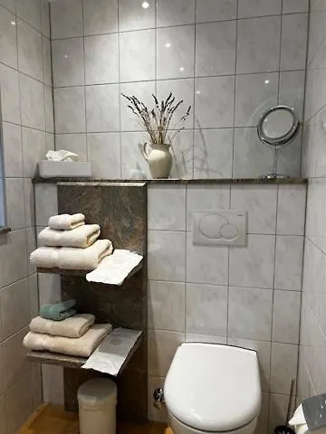 Privat Residence Boardinghouse Meerbusch Terrasse, Parkplatz, Naehe Messe Duesseldorf & Flughafen * Meerbusch