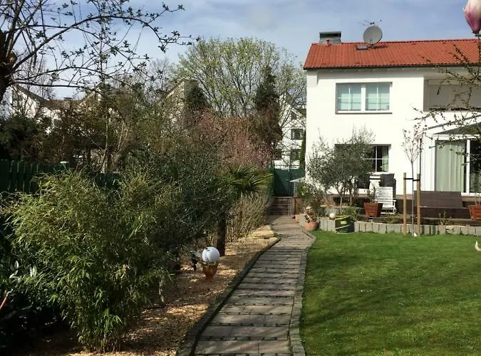 Privat Residence Boardinghouse Meerbusch Terrasse, Parkplatz, Naehe Messe Duesseldorf & Flughafen * Meerbusch