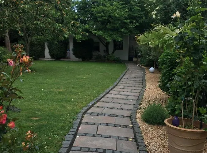Privat Residence Boardinghouse Meerbusch Terrasse, Parkplatz, Naehe Messe Duesseldorf & Flughafen